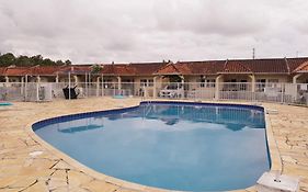 Casa em condomínio, com piscina, parquinho infantil, internet 500mb, ideal para família, garagem para 2 carros, com 2 quartos sendo 1 suíte, com Smart TV, 400m da PRAIA